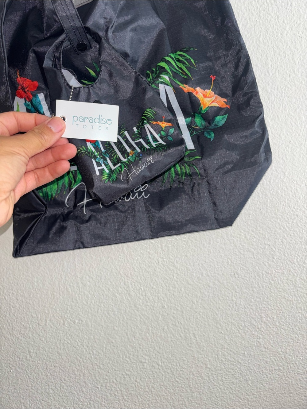 HAWAIIAN BLACK ALOHA HAWAII REUSABLE SHOPPING BAG FOLDABLE TOTE - Picture 3 of 4